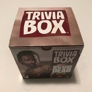 Cardinal AMC The Walking Dead Trivia Box
